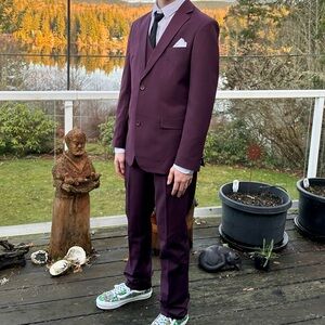 Kids Classic 3-Piece Suit - EUC